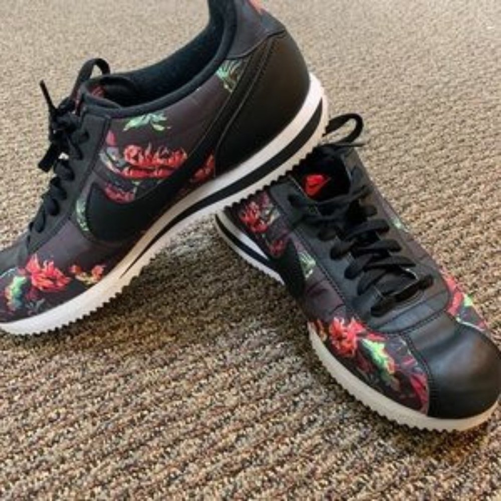 Men’s Nike sb 10 Flowered Sneakers